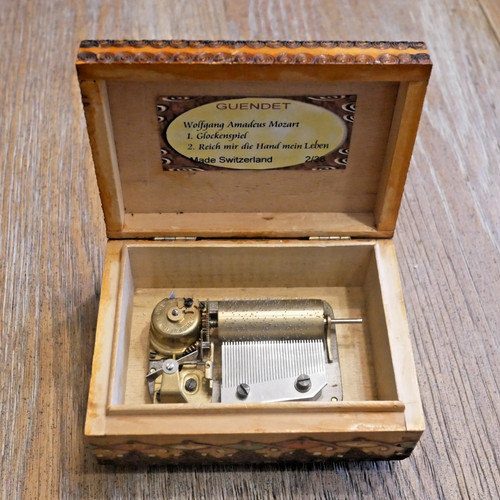 Spieluhr guendet melodie - guendet,